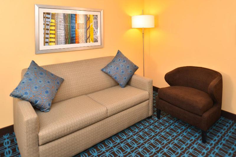 King Room with Sofa Bed image 2