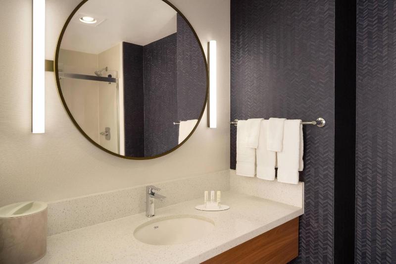 Executive Queen Suite image 2
