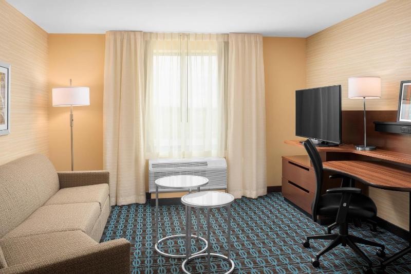 Suite, 1 King, Sofa bed image 3