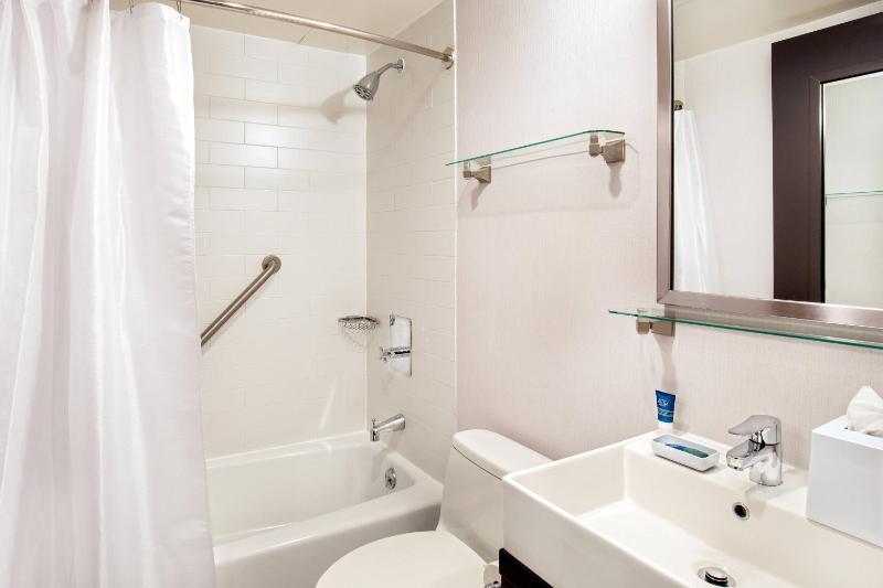 Four Points By Sheraton Midtown - Times Square - image 9