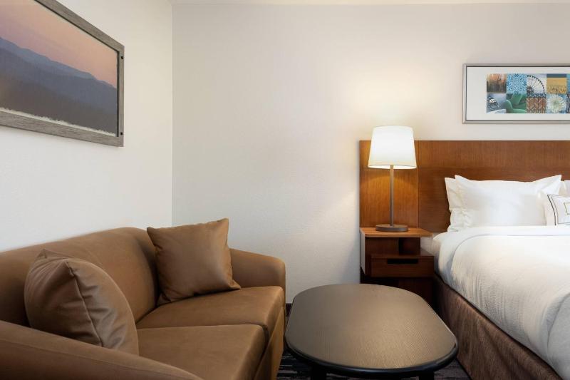 Fairfield Inn & Suites by Marriott Savannah Airport - image 3
