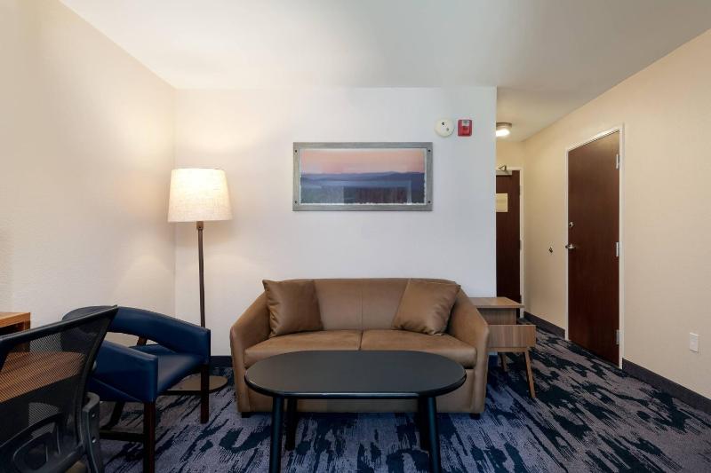 Fairfield Inn & Suites by Marriott Savannah Airport - image 13