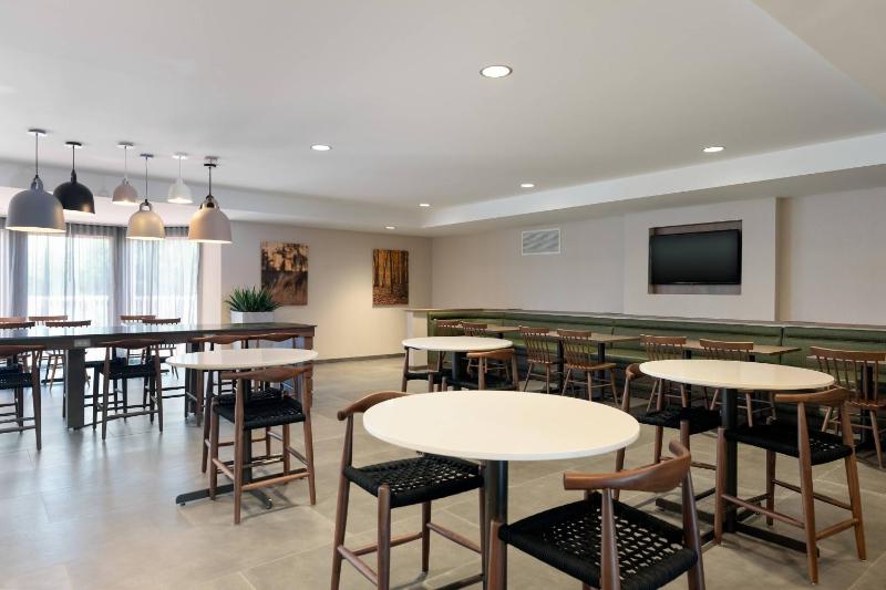 Fairfield Inn & Suites by Marriott Savannah Airport - image 11