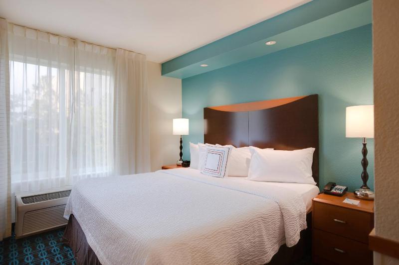King Room with Whirlpool image 1