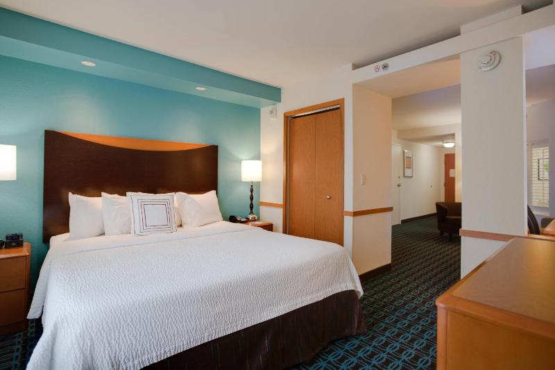 King Room with Whirlpool image 4