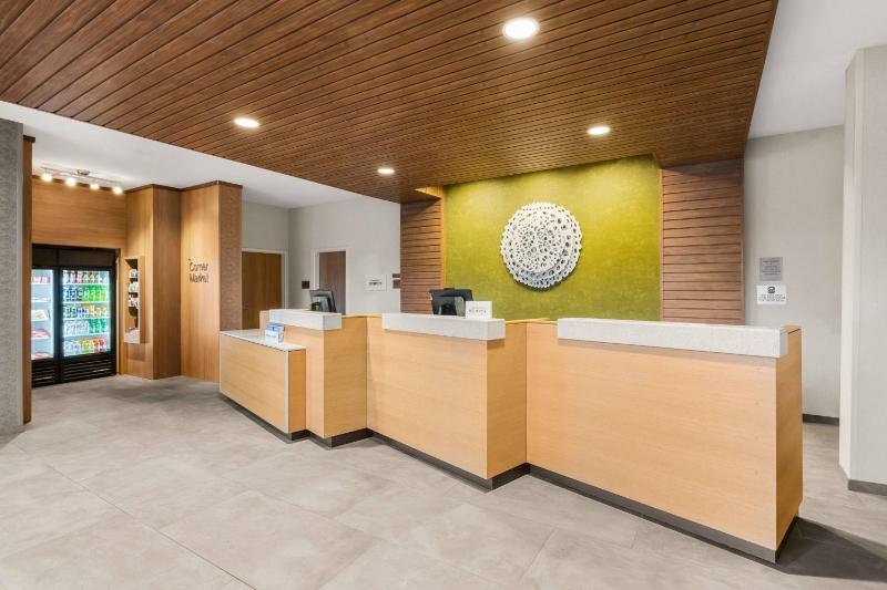 Fairfield Inn & Suites by Marriott Seattle Downtown/Seattle Center - image 9
