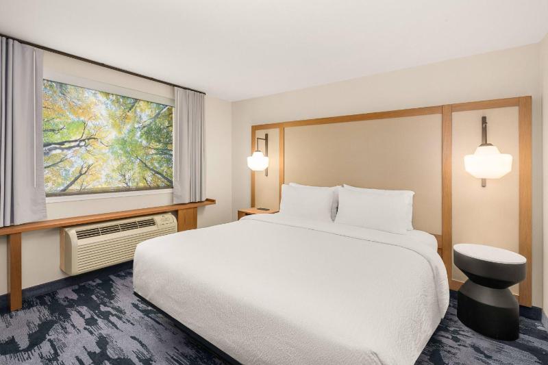 Fairfield Inn & Suites by Marriott Seattle Downtown/Seattle Center - image 2