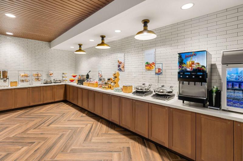 Fairfield Inn & Suites by Marriott Seattle Downtown/Seattle Center - image 8