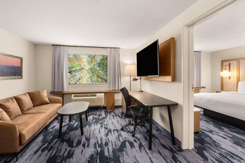 Fairfield Inn & Suites by Marriott Seattle Downtown/Seattle Center - image 10