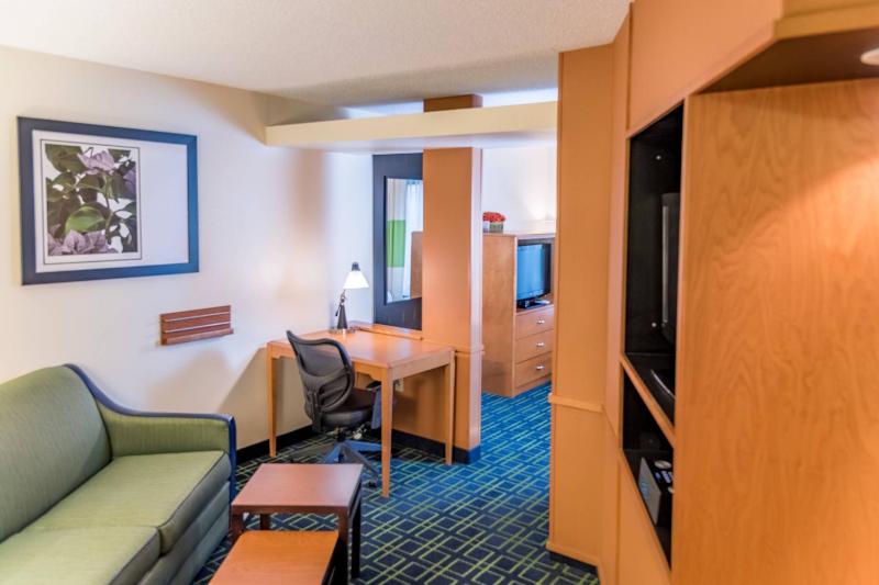 Executive King Room with Sofabed image 3