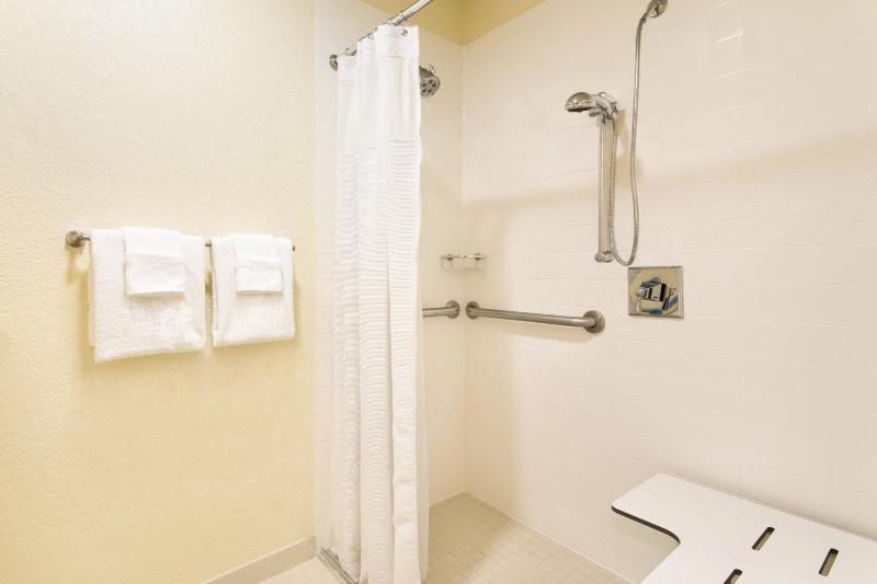 Fairfield Inn & Suites by Marriott Tampa Brandon - image 7