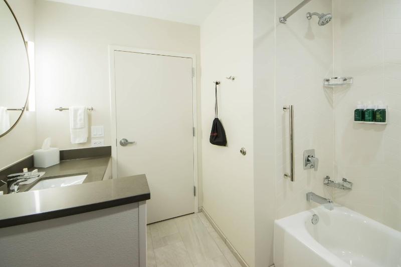 Double Queen Room image 3
