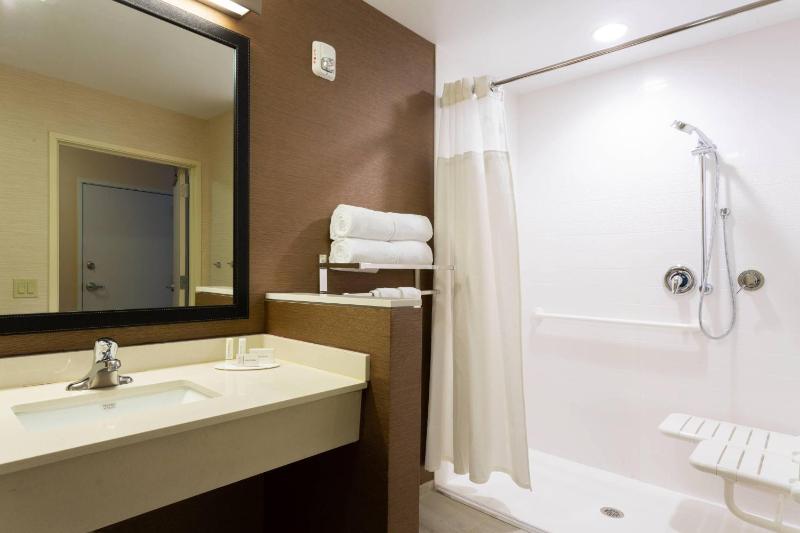 King Guest Room image 2