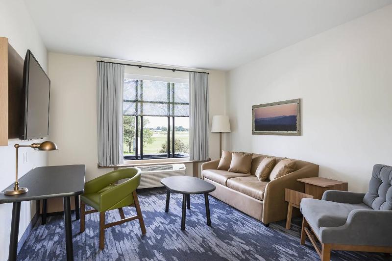 Suite, 1 King, Sofa bed, City view image 3