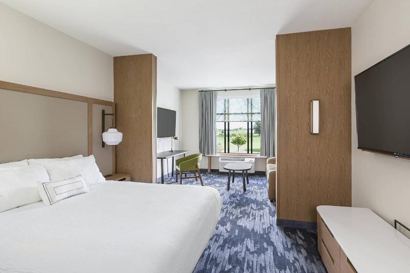 Suite, 1 King, Sofa bed, City view image 3