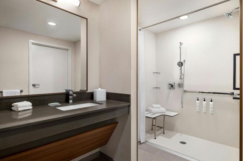 King Room image 3