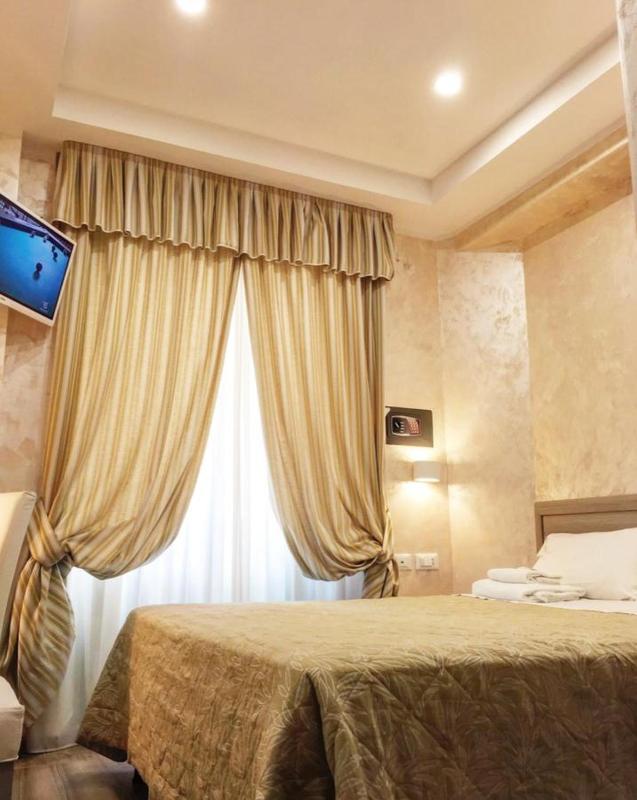 Double Room image 4