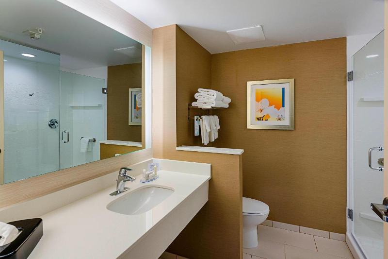 King Room with Mountain View image 3