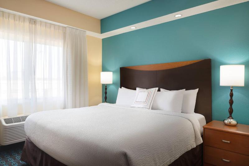 Deluxe King Suite image 3