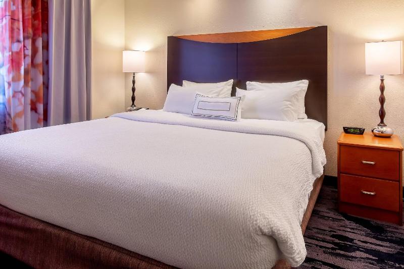 Executive King Suite with Sofa Bed image 3