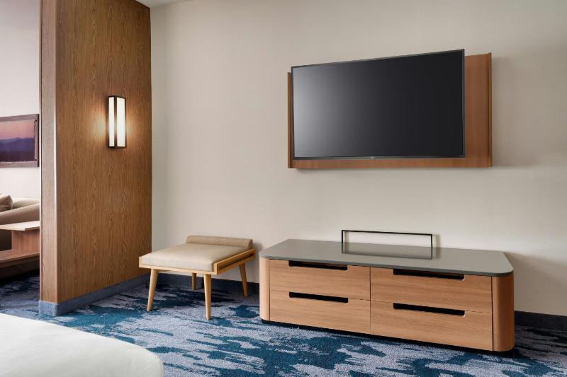 Executive Queen Room with Two Queen Beds and Sofa Bed image 2