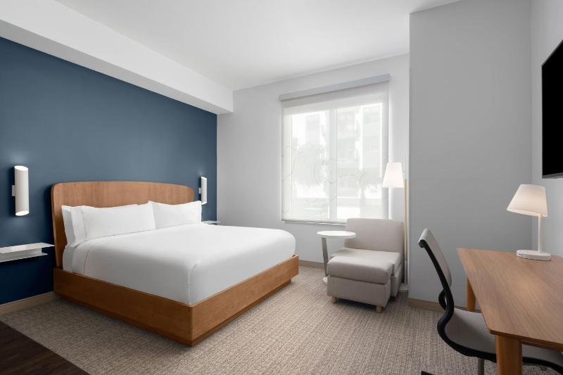 Standard King Room image 4