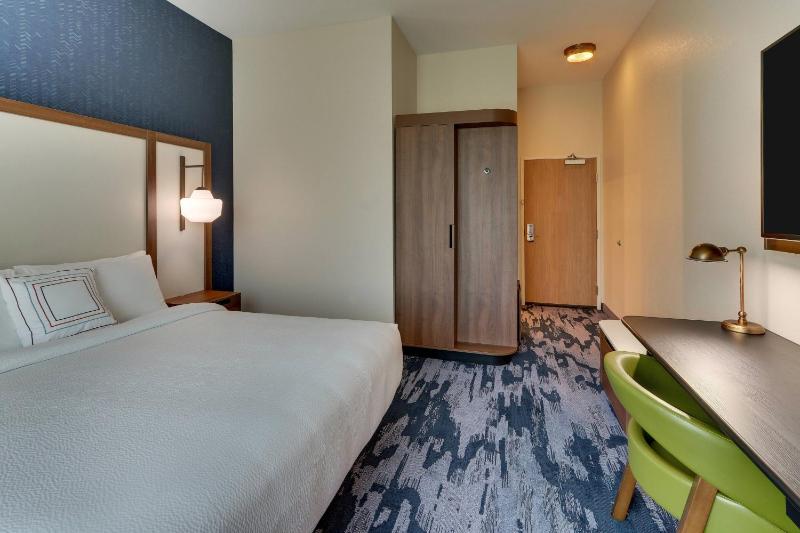 Guest Room, 1 King image 4