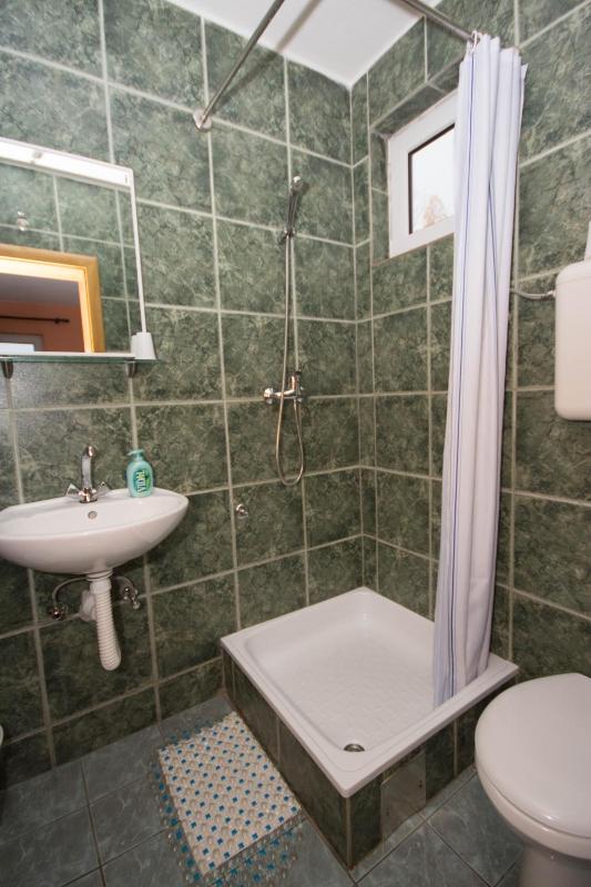 Twin Room image 3