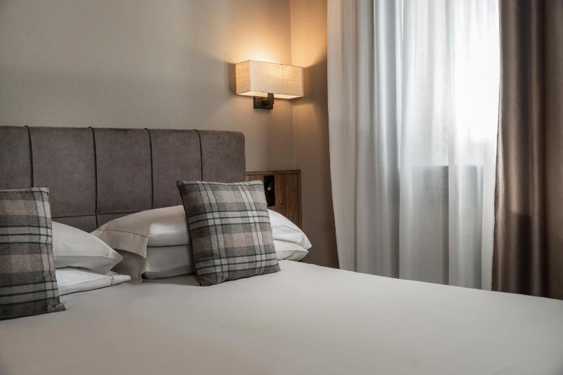 Deluxe Double Room image 1