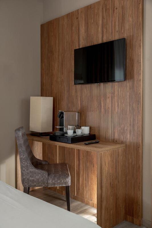 Small Double Room image 4