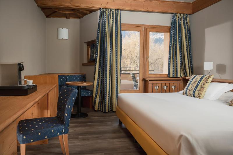 Superior Double or Twin Room image 3