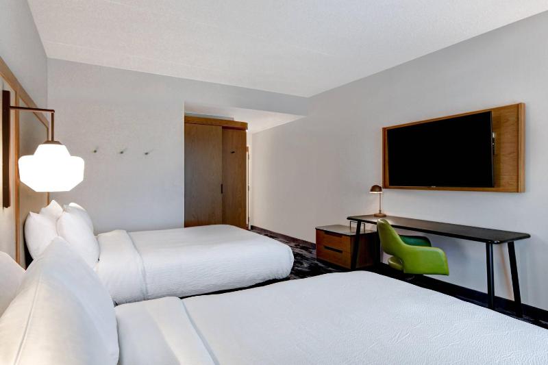 Queen Room with Two Queen Beds - Hearing Accessible image 1