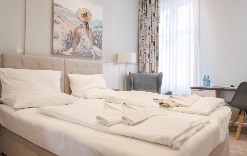 Double Room image 1