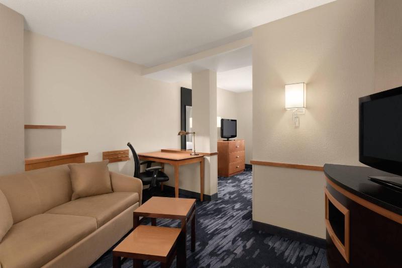 King Suite with Sofa Bed image 3