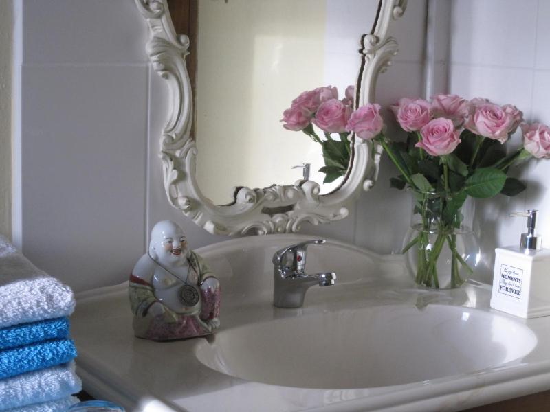 Twin Room image 2