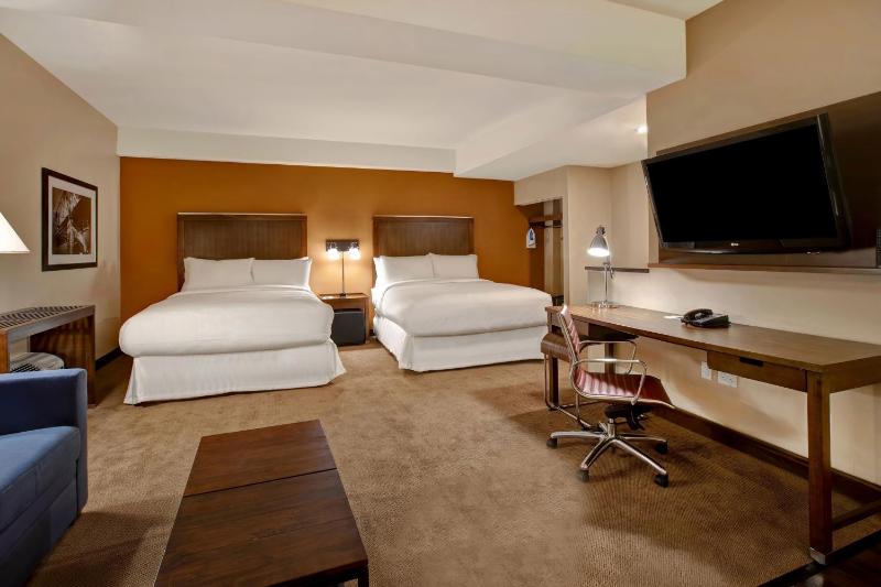 Junior Suite, 2 Queen, Sofa bed, Tower Building image 4