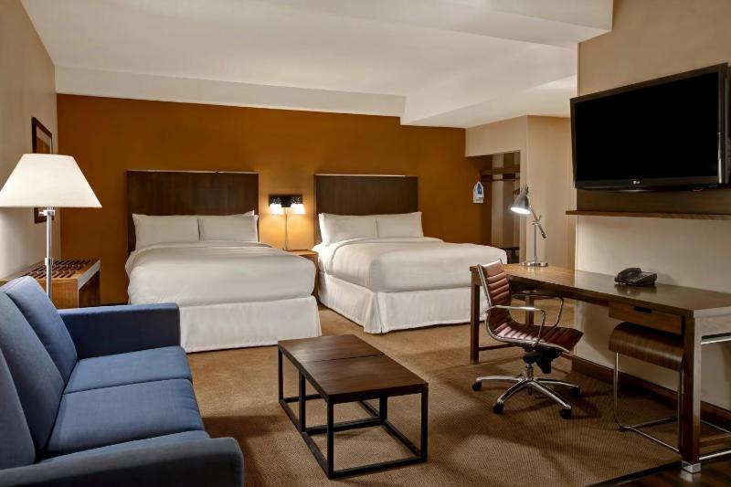 Junior Suite, 2 Queen, Sofa bed, Tower Building image 3