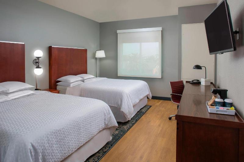 Four Points By Sheraton Houston Hobby Airport - image 3