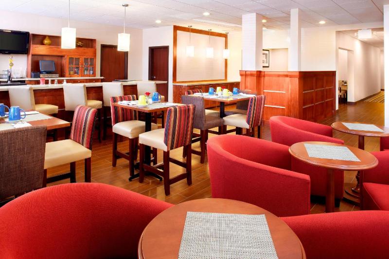Four Points By Sheraton Houston Hobby Airport - image 10