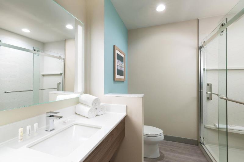 Queen Suite Two Queen Beds with Sofa Bed with Balcony and View image 2
