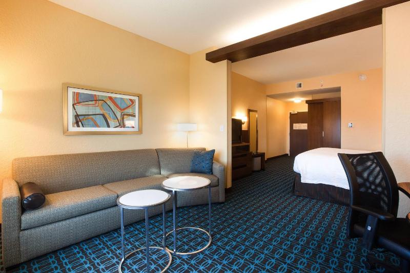 Fairfield Inn & Suites by Marriott Clearwater Beach - image 9