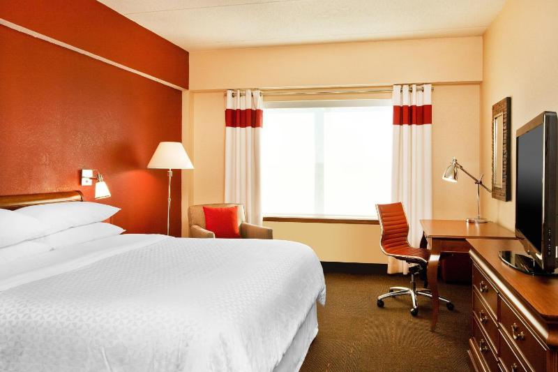 Suite, Bedroom 1: 1 Queen, Bedroom 2: 1 King, Sofa bed image 2