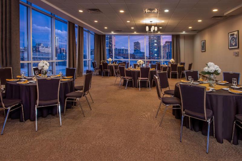 Four Points By Sheraton Philadelphia City Center - image 9