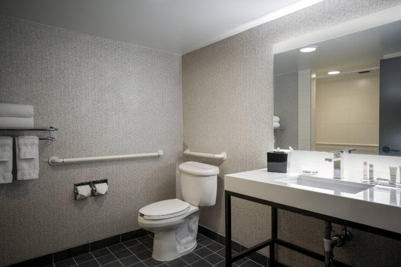 King Room image 3
