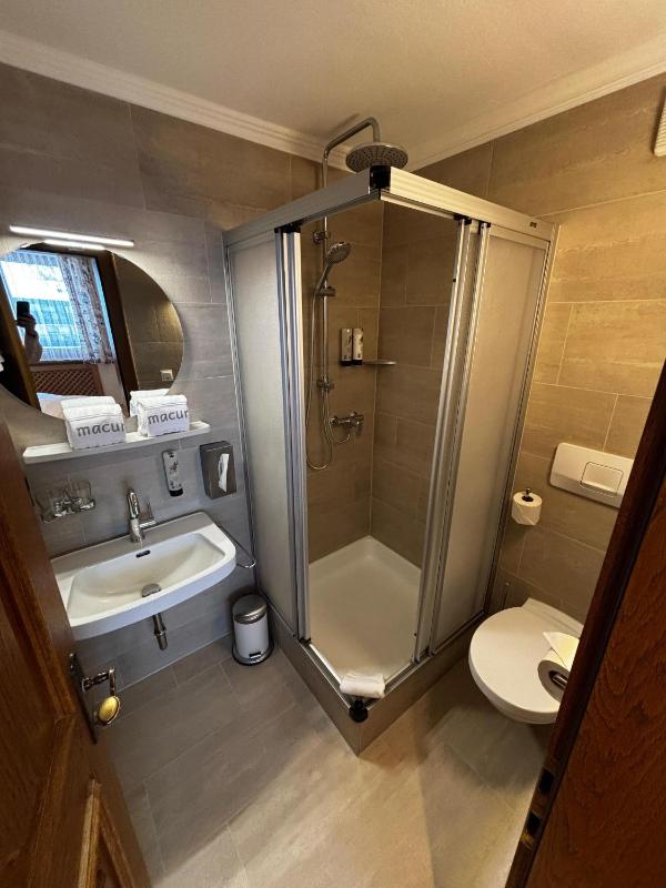 Double Room image 3