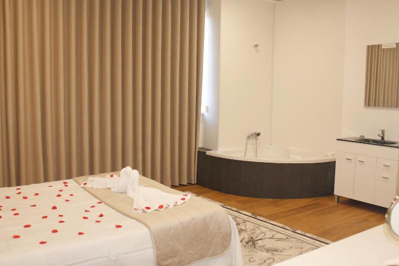 Double Room image 3
