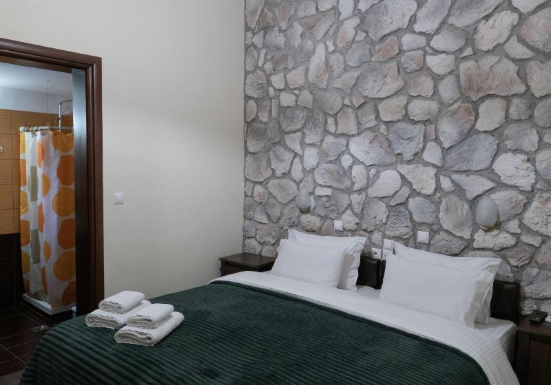 Twin Room with Mountain View image 4