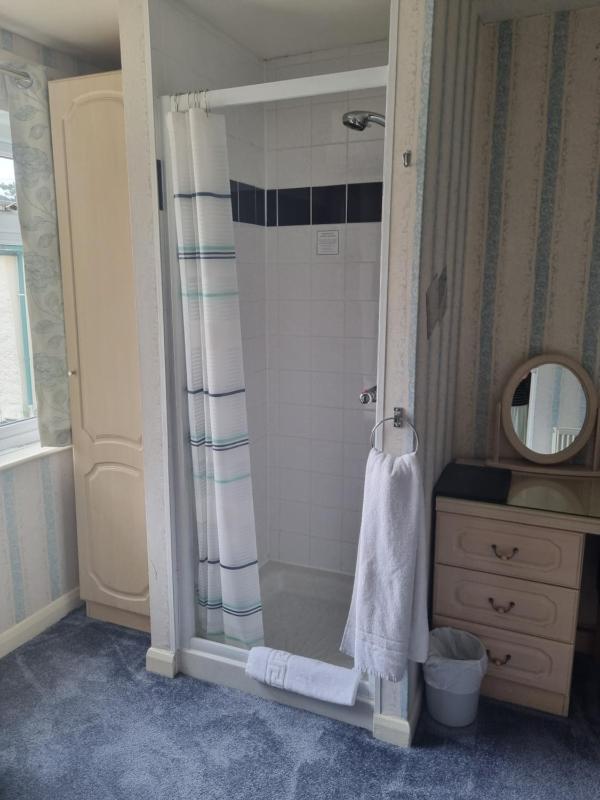 Single Room with Private Bathroom image 3