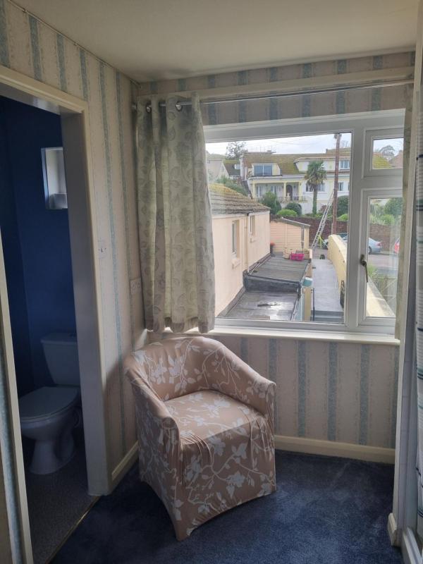Single Room with Private Bathroom image 4