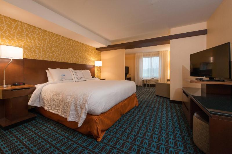 King Suite with Sofa Bed image 3